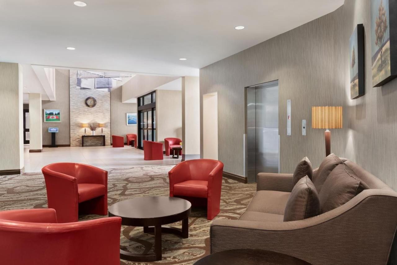 Ramada By Wyndham Belleville Harbourview Conference Center Extérieur photo